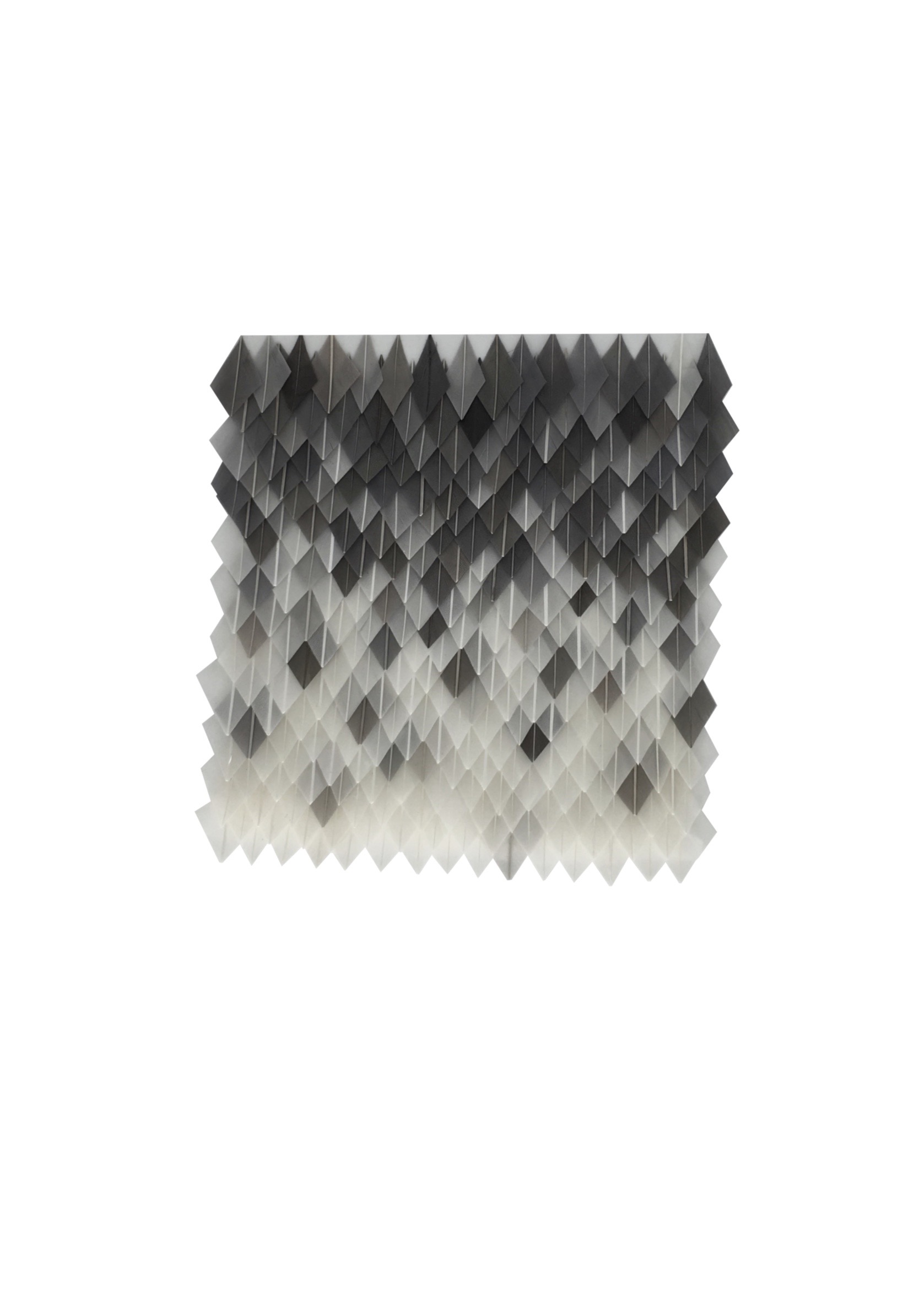 Echantillon plumasserie, Winter diamond. Couleur : blanc, gris, noir. Catégorie : Graphic